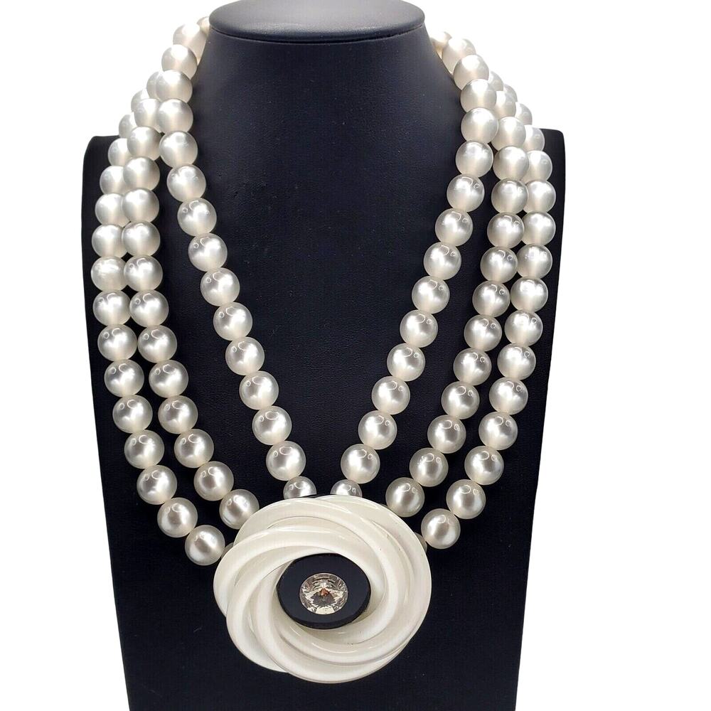 White Acrylic Pearl Multi Strand Necklace Flower Pendant Oversized Vtg Statement